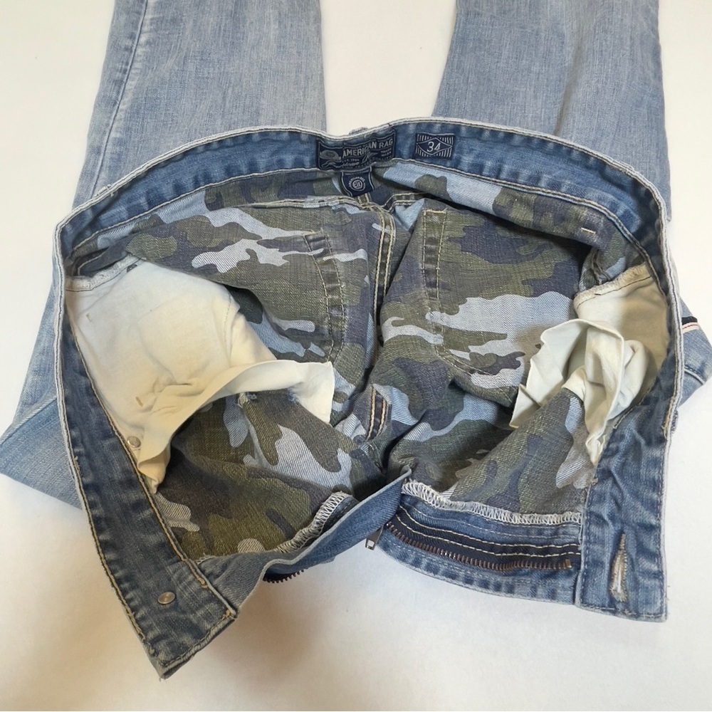 American Rag Men’s Distressed Jeans Size 34 Light Wash Camo Detail - Picture 10 of 15